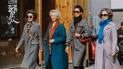 不管什么年龄段的女性，担心显老没气质，建议学这3种穿搭超洋气