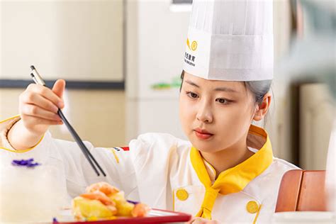 2020年学厨师，如何选择优秀的厨师培训机构呢？_