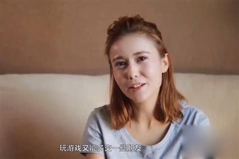 女模特转行陪玩网游：能玩能赚钱 何乐不为_手机凤凰网