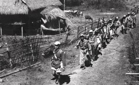 1941年1月初，奉命北移的新四军军部和所属部队9000余人，在安徽泾县茂林地区转移途中，遭到国民党顽军8万余人的伏击，除约2000人突出重围外，一部失散，大部壮烈牺牲和被俘。军长叶挺被扣。这 ...