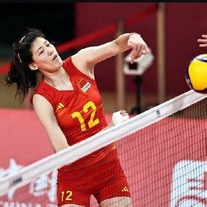 中国女排以3-0战胜朝鲜女排，刁琳宇因伤下场。|中国女排|刁琳宇|女排_新浪新闻