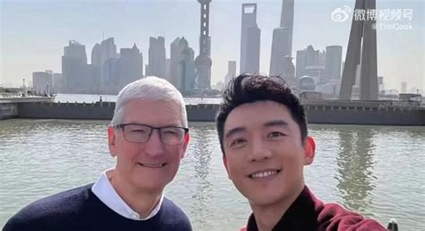 苹果CEO库克现身上海，为这家“最高规格”旗舰店？“偶遇”郑恺、见比亚迪董事长…_手机新浪网