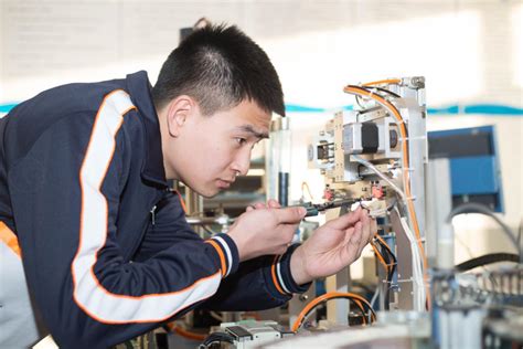 机械制造专业学生比赛现场-智能制造部-银川职业技术学院