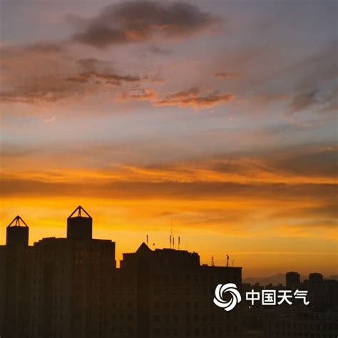 北京晚霞美醉！云彩如金色羽毛飘舞空中-图片-中国天气网