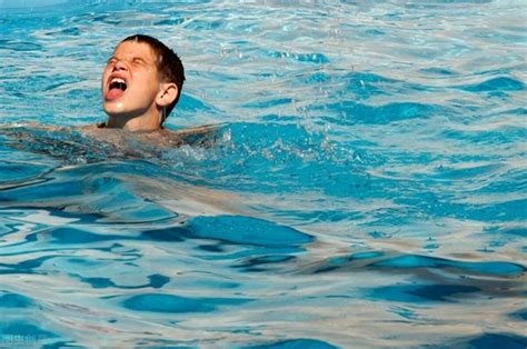 儿童溺水如何急救，以及家长应该如何做好儿童防溺水措施？__凤凰网