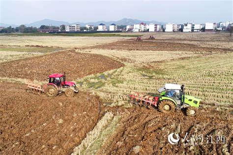 安徽芜湖：小型农机助力春耕生产-人民图片网