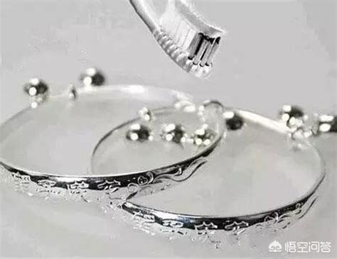 银镯子怎么清洗变亮泽，银饰最简单的清洗的方法是什么 - 科猫网