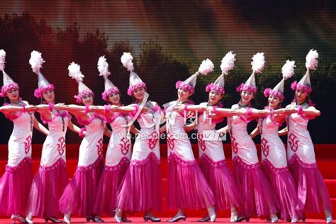 中央民族歌舞团到黑龙江边境饶河“送文化下乡”-人民图片网