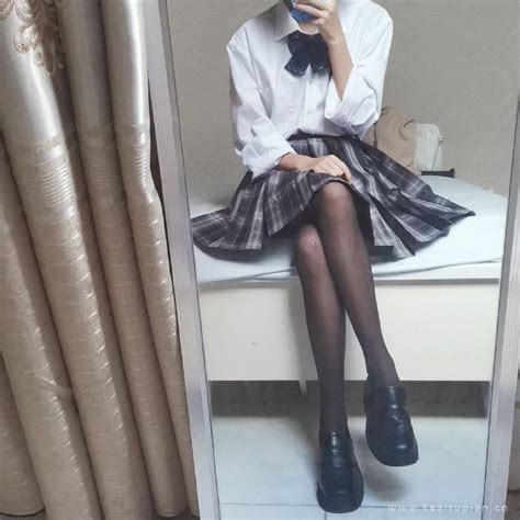 黑丝白丝图片