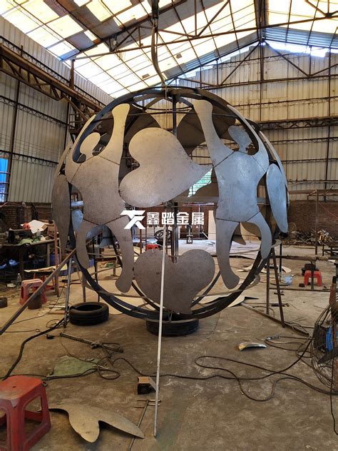 不锈钢镂空球雕塑，景观圆球雕塑 - 知乎