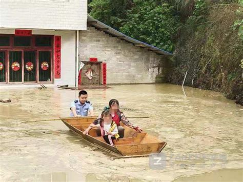 直击重庆綦江超历史洪水：居民楼二层淹水中 已致4.3万人受灾_海南频道_凤凰网