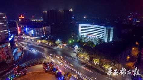 全城彩灯世界 航拍流光溢彩的自贡街道 - 四川 - 华西都市网新闻频道
