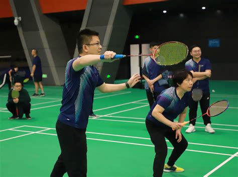 公用公司成功举办第七届职工羽毛球比赛