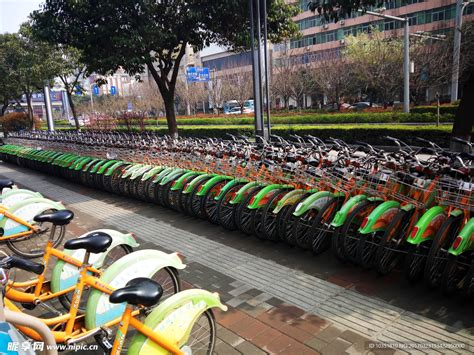 记者回访西安共享单车“停放乱象”：仍有非机动车道被占用 - 西部网（陕西新闻网）
