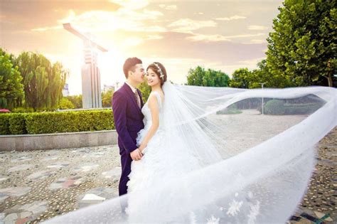 全国北京蒙娜丽莎婚纱摄影-爱在春天来临|外景婚纱照-中国婚博会官网