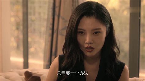 韩国高分电影《美景之屋2》，小伙工作的时候，被老板娘看上了1
