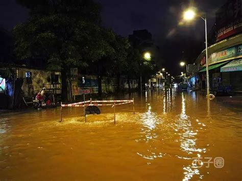 “龙舟水”来势猛，昨天番禺多地水浸，桥南街奥园广场积水30厘米 -信息时报