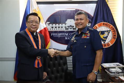 中国驻菲律宾大使黄溪连会见菲新任海警司令阿布|阿布|大使|黄溪_新浪新闻