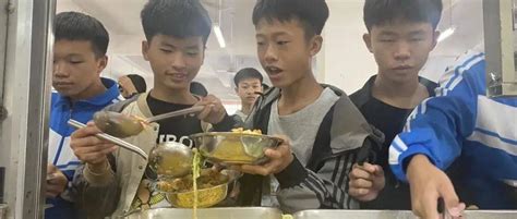 4块钱的营养餐被“偷吃”中国的农村孩子怎么办？|营养餐|学生|营养午餐_新浪新闻
