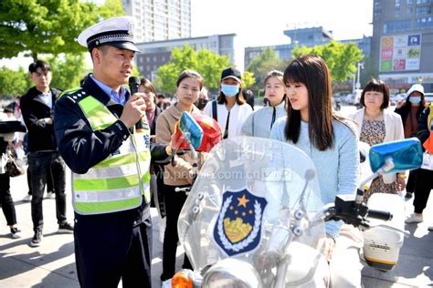 安徽亳州：“一盔一带”保安全-人民图片网