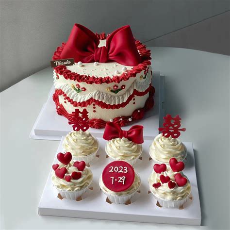 订婚结婚主题翻糖鲜奶蛋糕（含6个纸杯蛋糕）_多少钱_图片_尺寸_Tikcake®蛋糕