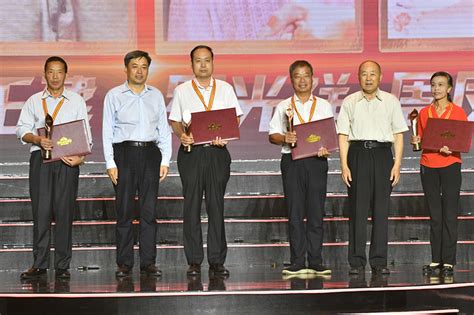 “四有好老师”奖励计划颁奖典礼在北京师范大学隆重举行-北京师范大学新闻网