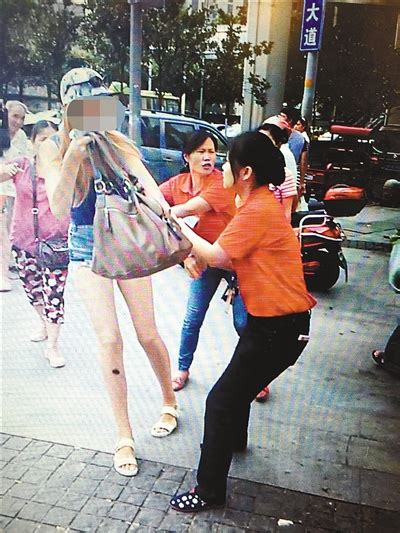 外籍模特重庆偷衣被抓 乌克兰美女“听不懂中文”——人民政协网