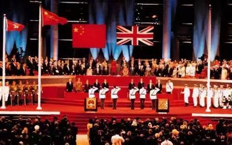 庆祝香港回归26周年，重温97年香港回归祖国瞬间！_新浪新闻