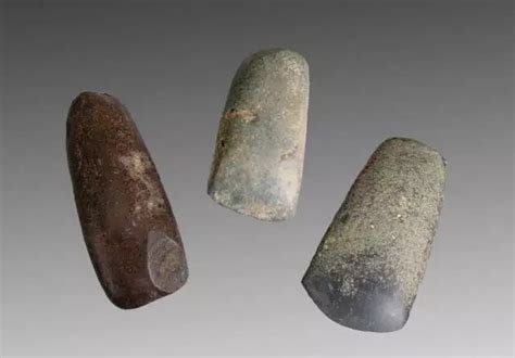 新石器时代穿孔石斧-典藏--桂林博物馆