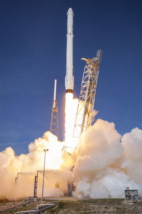 SpaceX公布“猎鹰9号” 发射及回收高清图片 | 雷峰网