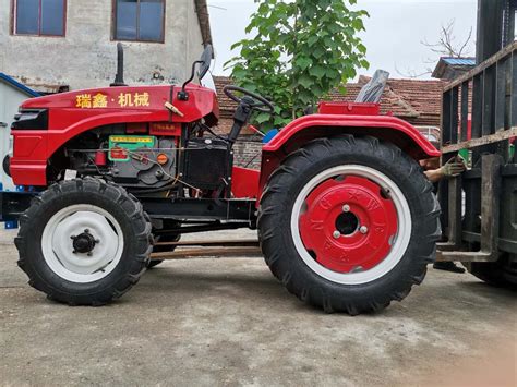 RX-SL-604中型四缸拖拉机-曲阜市瑞鑫农业机械有限公司