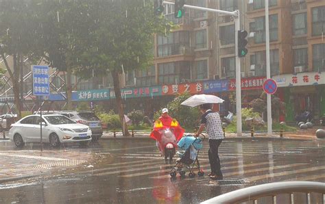 郑州下起“太阳雨” 局地性降雨本如此：出着太阳、下着雨-大河新闻