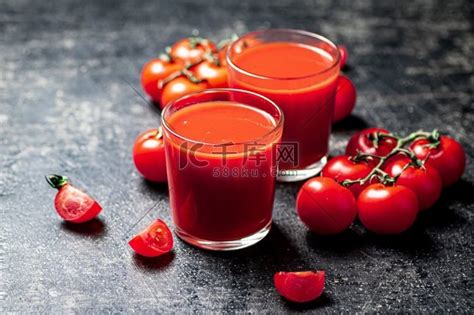 新鲜番茄汁。饮料/饮品西红柿高清摄影大图-千库网