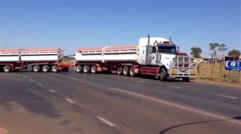世上最长卡车：长1600米相当于三辆火车_卡车之家