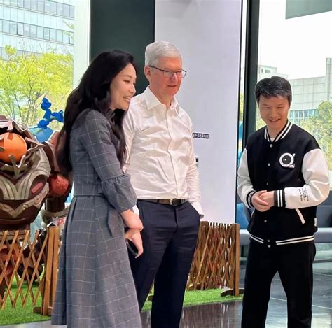 商务部部长王文涛会见苹果CEO库克，库克：将持续加大对中国的投入_凤凰网视频_凤凰网