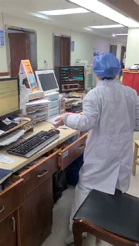 “没人上班我来上好了！”怀孕8月的宁波护士坚守岗位_新浪新闻
