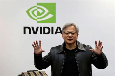 英伟达CEO黄仁勋：新一代数据中心GPU全面投产，将向中国市场提供替代版本|界面新闻 · 科技