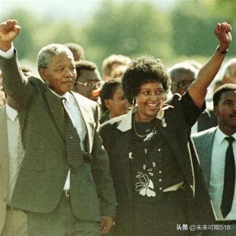 1994年5月11日曼德拉在宣誓就任南非总统 - 历史上的今天