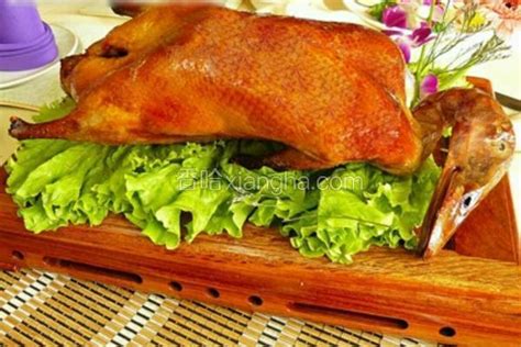 只要一只烤箱，细嫩香醇的自制烤鸭，就可以端上家里的餐桌