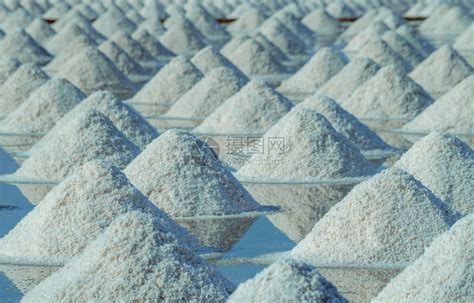 泰国的海盐农场有机海盐海水的蒸发和结晶盐工业原料氯化钠太阳能蒸发系统碘高清图片下载-正版图片506093629-摄图网
