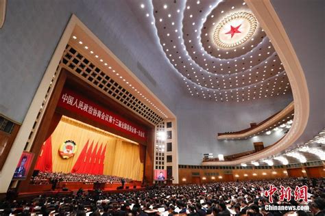 全国政协十三届一次会议举行第二次全体会议-中国侨网