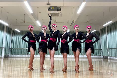 【图片新闻】舞情一体，10支舞蹈队展示10种风采_图片新闻-厦门大学嘉庚学院——这是一所不一样的大学