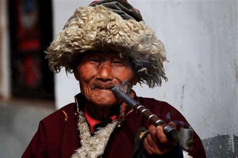 西藏服饰之美，独具魅力_楚巴