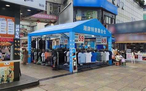 300的衣服卖130，真的是甩卖？杭州男子拉着老婆开了几家网店，警察找上门了