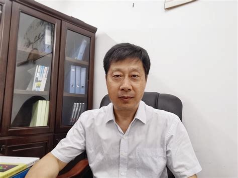 张云峰教授被评为黑龙江省教学名师-东北石油大学地球科学学院