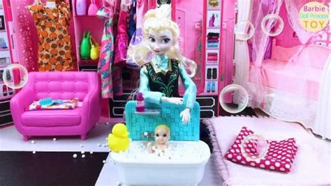 芭比娃娃公主玩具芭比给宝宝喂奶、哄睡，和肯一起换装出门_少儿_动画片大全_腾讯视频