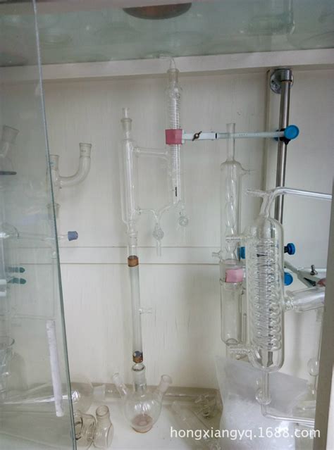 蒸馏设备 减压蒸馏装置 精馏塔设备 实验室蒸馏塔 实验室精馏塔-阿里巴巴