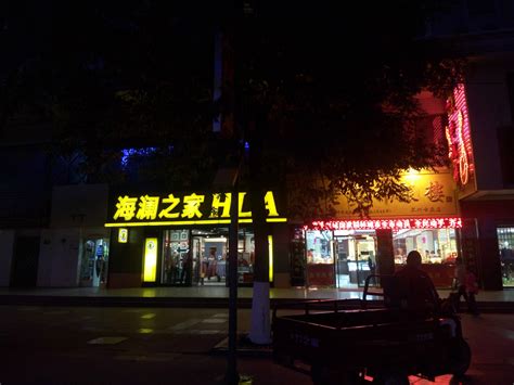 张掖路步行街获评首批“甘肃省示范步行街”荣誉称号