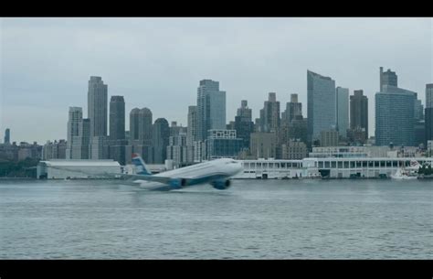 《萨利机长》今日上映 改编自2009年的一桩真实航班迫降事件_科技_中国网