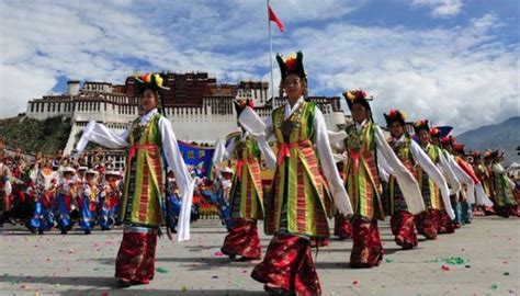 关于藏族的雪顿节！